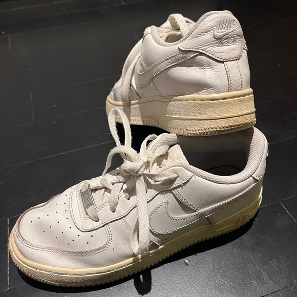Nike Air Force 1 Sneakers | White | Size 5.5 Youth / Women’s 7 - Picture 3 of 6